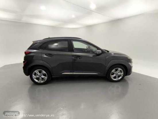 Hyundai Kona 1.0 TGDI Tecno 4x2 de 2023 con 11.200 Km por 22.900 EUR. en Barcelona