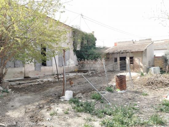 SE VENDE CASA EN JACARILLA,  PARA REFORMAR - ALICANTE