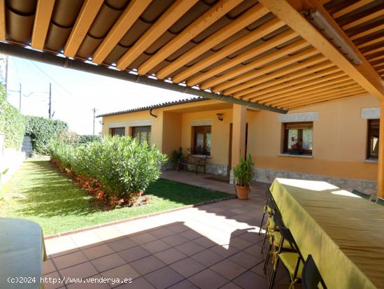 Espectacular casa en La Llacuna para entrar a vivir, 5 hab. dobles, 2 baños, aseo, amueblada. - BAR