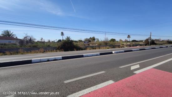 SE VENDE PARCELA DE 7.000 M2, FACHADA A LA CRTA DE SANTA POLA. - ALICANTE