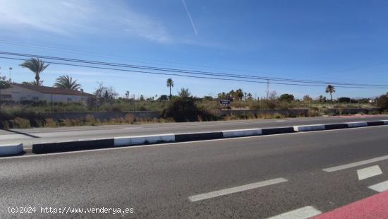 SE VENDE PARCELA DE 7.000 M2, FACHADA A LA CRTA DE SANTA POLA. - ALICANTE