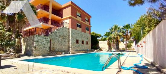 ¡Ocasión precio rebajado! Chalet en Vistahermosa para Familias y grandes Inversores - ALICANTE