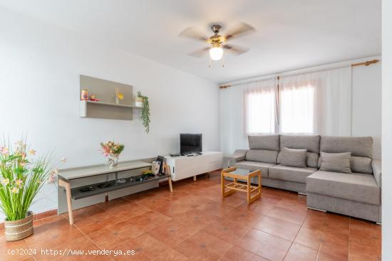 Oportunidad de Vivienda Unifamiliar tipo dúplex en Roquetas de Mar, zona La Romanilla. - ALMERIA