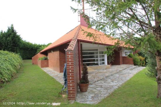 CHALET INDEPENDIENTE CON JARDIN PARA ENTRAR A VIVIR EN OREÑA - CANTABRIA