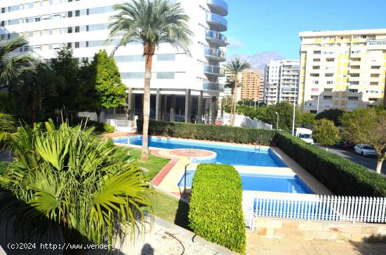 SE VENDE PLANTA BAJA EN LA CALA VILLAJOYOSA CON 2 DORMITORIOS Y TERRAZA DE 57 M2! - ALICANTE