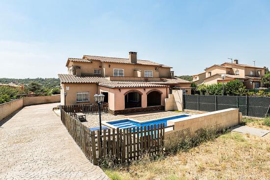 CASA EN VENDA A COLLBATÓ - CAN DALMASES - VISTES A MONTSERRAT - BARCELONA