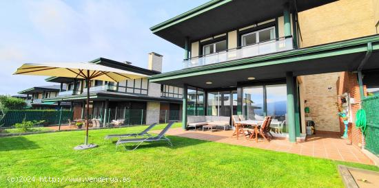 Gran chalet unifamiliar pareado en Urbanización con piscina. - CANTABRIA