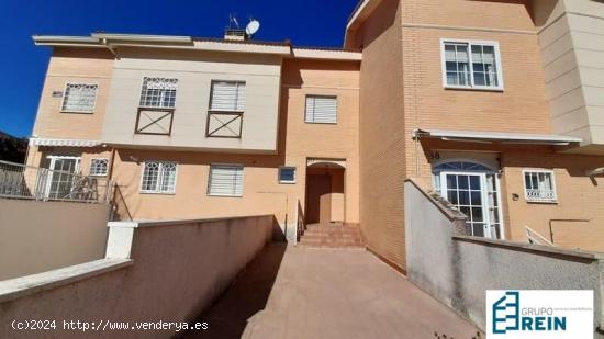 CHALET ADOSADO 200 M2 CON 4 DORMITORIOS EN CAMPO REAL - MADRID