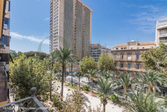  INCREÍBLE PISO EN EDIFICIO SEÑORIAL EN AV DOCTOR GADEA EN ALICANTE CENTRO. - ALICANTE 