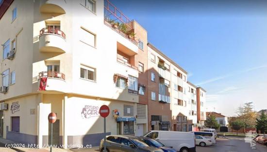  SE VENDE PLAZA DE GARAJE JUNTO ESTACION DE AUTOBUSES - BADAJOZ 