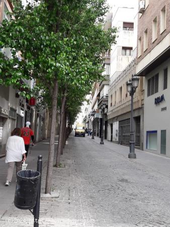 Alquiler piso de 4 Dormitorios, 2 Baños, con garaje en el Centro - BADAJOZ