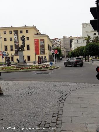 Alquiler piso de 4 Dormitorios, 2 Baños, con garaje en el Centro - BADAJOZ