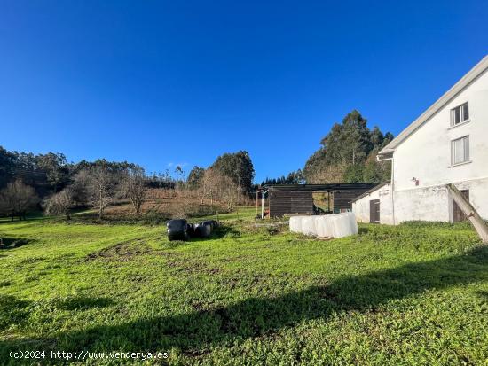 Casa con casi 25 mil metros cuadrados de terreno en Fene - A CORUÑA