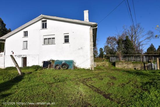 Casa con casi 25 mil metros cuadrados de terreno en Fene - A CORUÑA