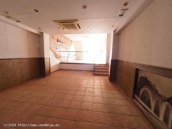  SE VENDE LOCAL COMERCIAL EN TERRASSA, ZONA CA N'AURELL - BARCELONA 