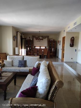 se vende villa en la sierrezuela - MALAGA