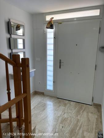 SE VENDE ESPECTACULAR ADOSADO EN LA MEJOR ZONA DE TORRENT - VALENCIA