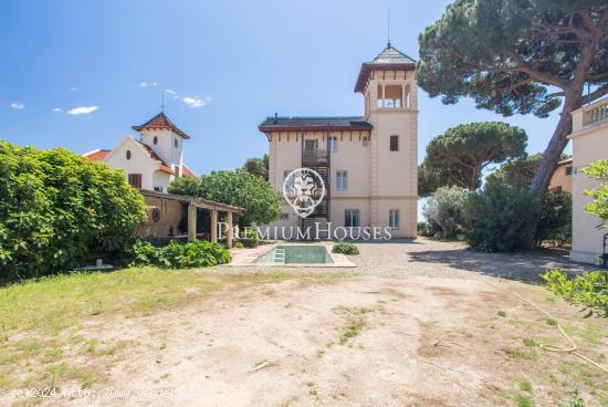 Villa modernista frente al mar, en Sant Vicenç de Montalt. - BARCELONA