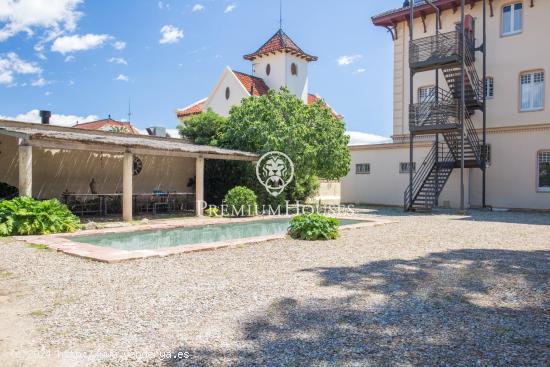 Villa modernista frente al mar, en Sant Vicenç de Montalt. - BARCELONA