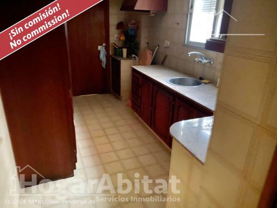 ¡GRAN OPORTUNIDAD! AMPLIA CASA DE 6 DORMITORIOS Y TERRAZA - VALENCIA