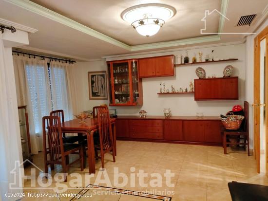 AMPLIA CASA CON LOCAL COMERCIAL 3 BALCONES Y TERRAZA - ALICANTE