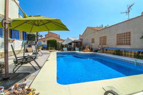 Villa independiente con piscina privada en La Florida, Orihuela Costa - ALICANTE