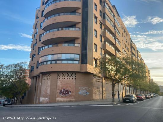 GRAN LOCAL COMERCIAL de 574 m2 ZONA BENALUA-BABEL - ALICANTE