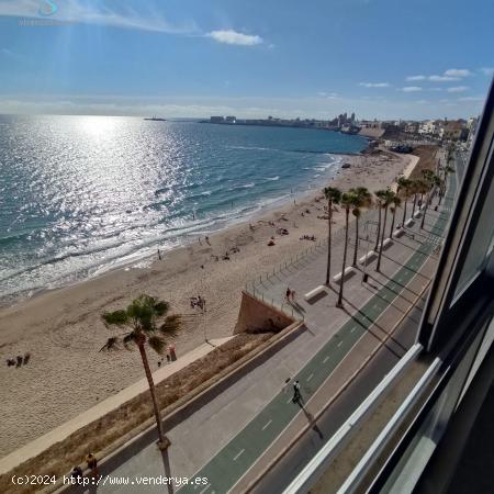 Piso en primera linea de playa - CADIZ