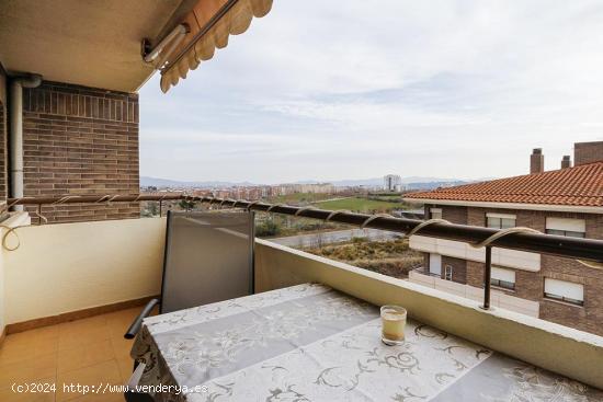 SE VENDE FANTASTICO SEMIATICO EN CASTELLARNAU - BARCELONA