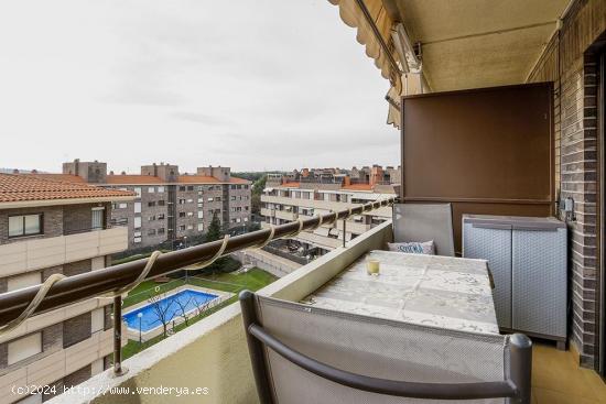 SE VENDE FANTASTICO SEMIATICO EN CASTELLARNAU - BARCELONA