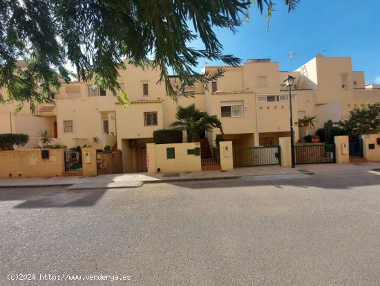 Preciosa triplex en la zona del Alcor en Almerimar - ALMERIA