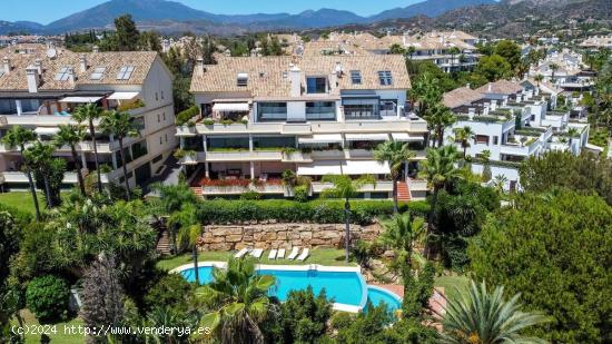 Ático dúplex reformado de 3 dormitorios, 3 baños con vistas al mar. Milla de Oro, Marbella - MALA