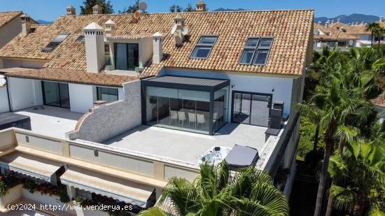 Ático dúplex reformado de 3 dormitorios, 3 baños con vistas al mar. Milla de Oro, Marbella - MALA