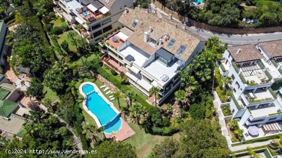 Ático dúplex reformado de 3 dormitorios, 3 baños con vistas al mar. Milla de Oro, Marbella - MALA