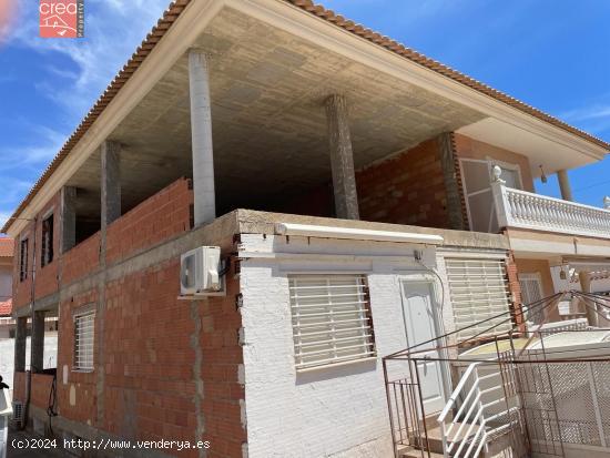 OPORTUNIDAD PARA UN GRAN INVESION DUPLEX CON PARCELA DE 250M2 SEMI CONSTRUIDO CON PROYECTO APROBADO 