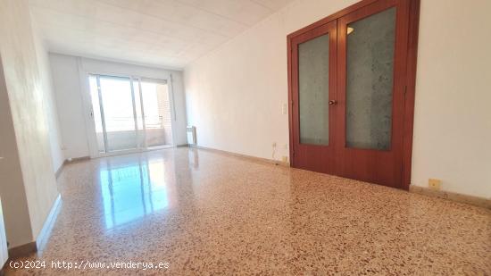 PISO DE 4 HABITACIONES Y BALCÓN EN LA CREU DE BARBERÀ - BARCELONA