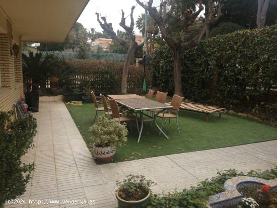 Chalet con terraza de 350 metros! y gran parcela. - TARRAGONA