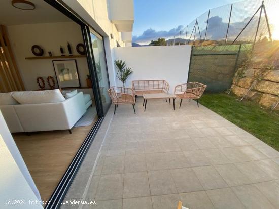 Adosado terraza 16.58 m2 y Jardín 162 m2 SUROESTE con semisótano 50.54 m2 con Aseso y aparcamiento