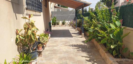 Bungaló de 3 plantas Zona Matola - ALICANTE