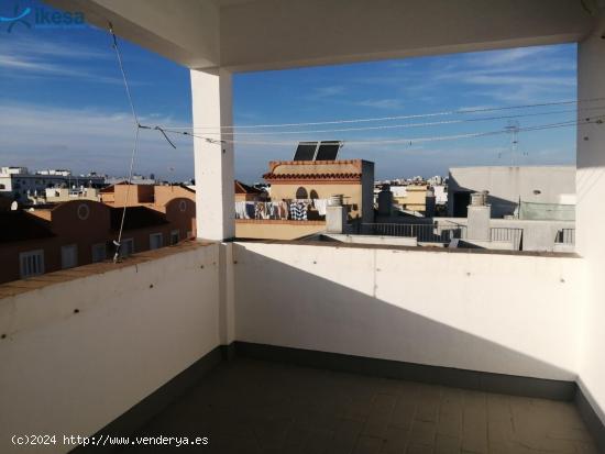 VENTA DE ADOSADO EN C/ ISLA DE LEON, CAMPOSOTO , SAN FERNANDO - CADIZ