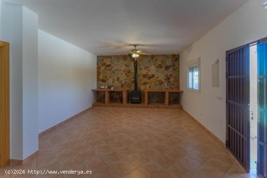 CHALET EN ZONA RURAL, ZONA TRANQUILA - MALAGA