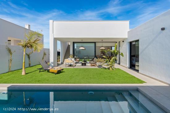 Se venden villas independientes de OBRA NUEVA en Mar de Cristal - MURCIA