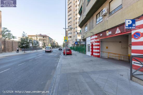 Magnífica plaza de garaje en el Edificio Atalaya, entre Camino de Ronda y Calle Arabial - GRANADA