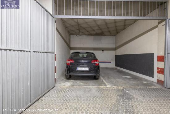 Magnífica plaza de garaje en el Edificio Atalaya, entre Camino de Ronda y Calle Arabial - GRANADA