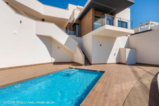 IMPRESIONANTE VILLA DE LUJO DE 3 DORMITORIOS CON PISCINA PRIVADA - ZONA LAS ESCALERICAS, SAN MIGUEL 