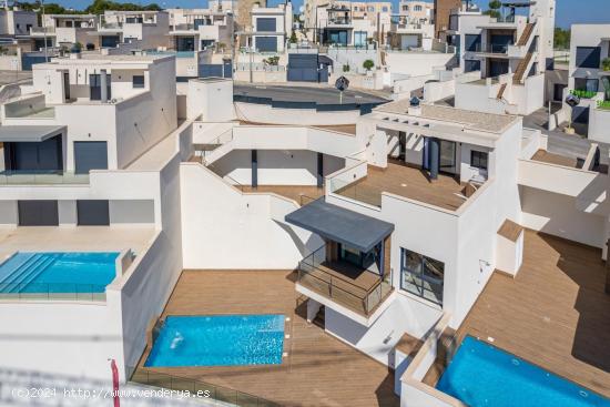 IMPRESIONANTE VILLA DE LUJO DE 3 DORMITORIOS CON PISCINA PRIVADA - ZONA LAS ESCALERICAS, SAN MIGUEL 