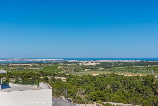 IMPRESIONANTE VILLA DE LUJO DE 3 DORMITORIOS CON PISCINA PRIVADA - ZONA LAS ESCALERICAS, SAN MIGUEL 