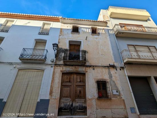 Se vende amplia Casa señorial para inversores, en la localidad de Gata de Gorgos - ALICANTE