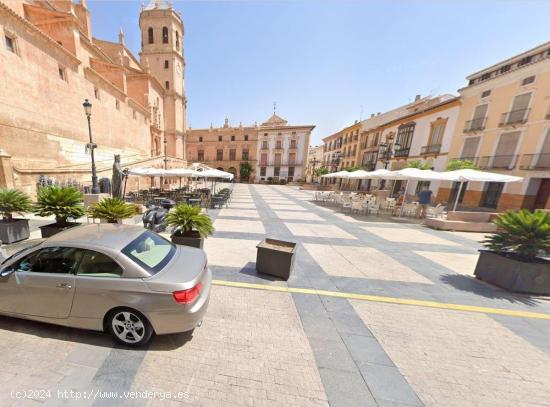 LOCALES COMERCIALES Y VIVIENDA CON TERRAZA EN PLAZA DE ESPAÑA - MURCIA