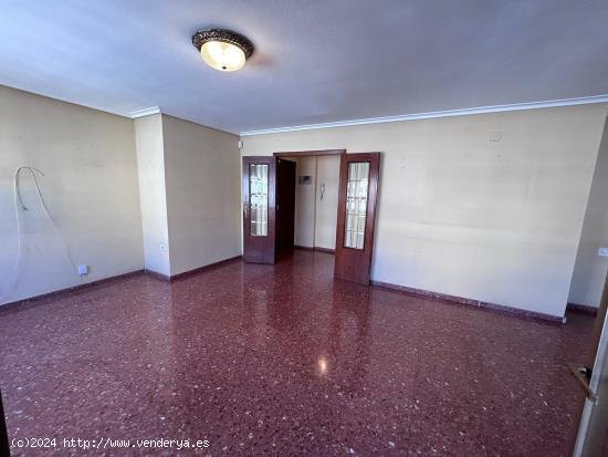 OPORTUNIDAD..VIVIENDA CON PLAZA DE GARAJE EN UNO DE LOS MEJORES BARRIOS - VALENCIA